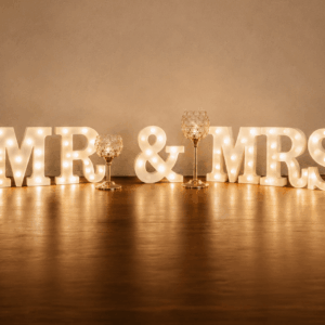 Mr. & Mrs. Leuchtbuchstaben