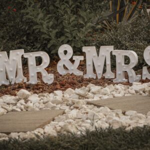 Mr. & Mrs. Leuchtbuchstaben